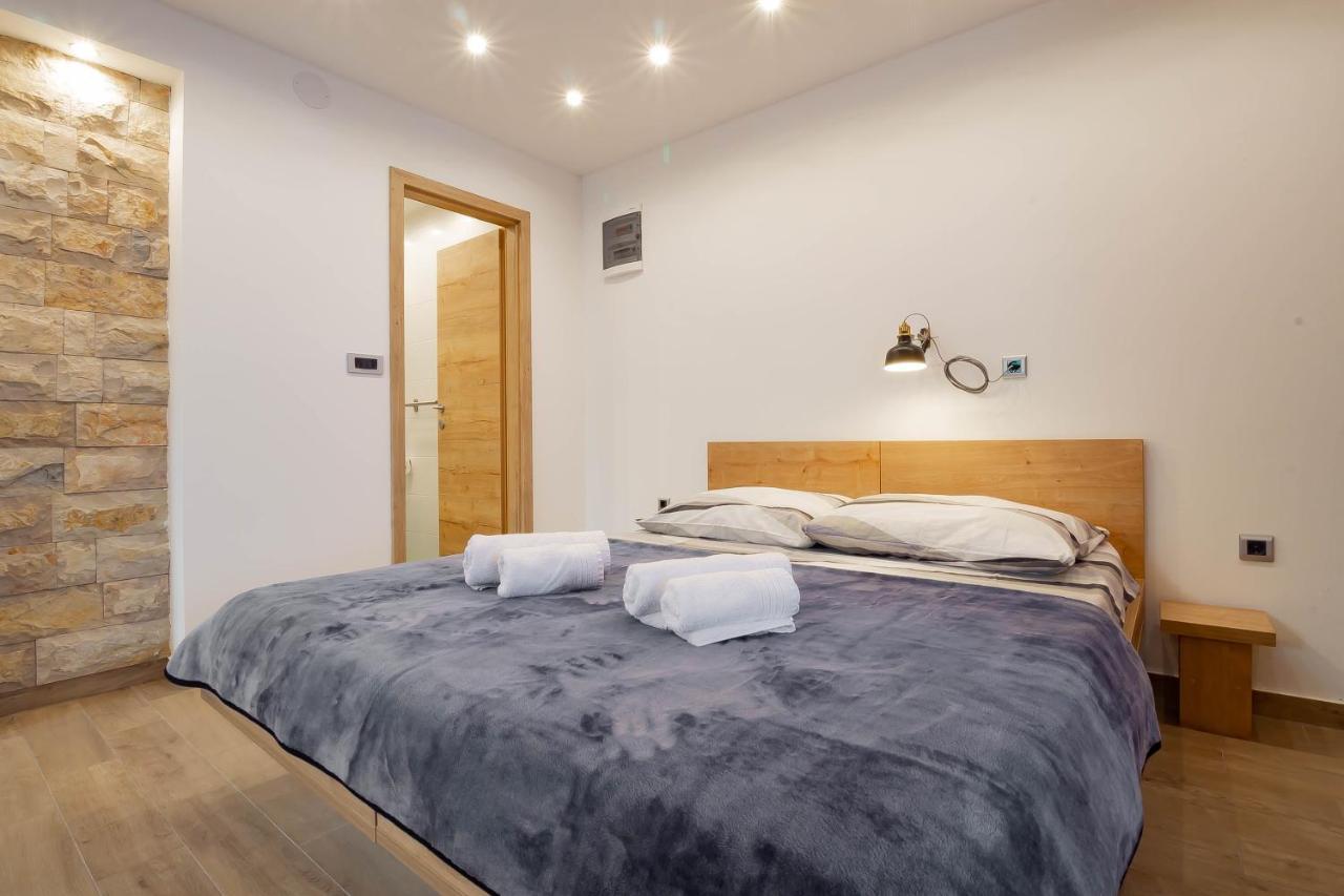 Apartments Marinici Rijeka - With Private Parking Kültér fotó